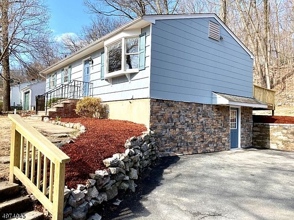 4th image of 20 Fox Hollow Ct