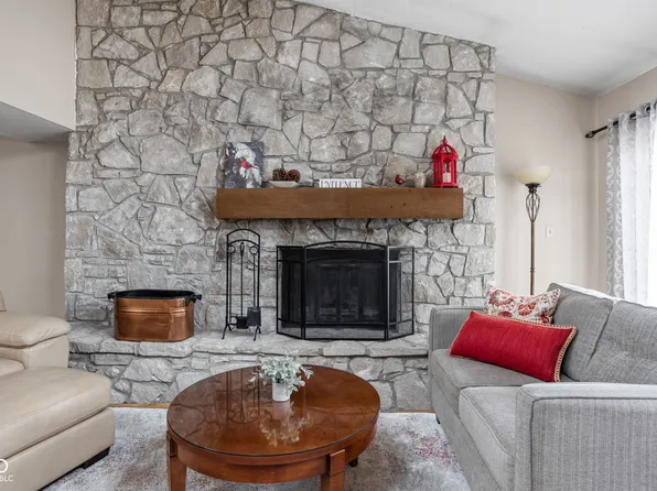 33 Dominion Dr, Zionsville, IN 46077