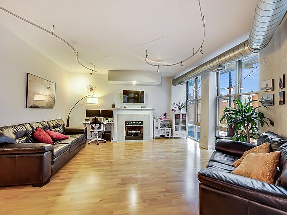 3rd image of 1001 W Madison St APT 212