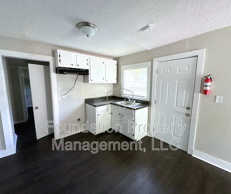 3 bed, 2.0 bath, 947 sqft, $975 — Photo 4