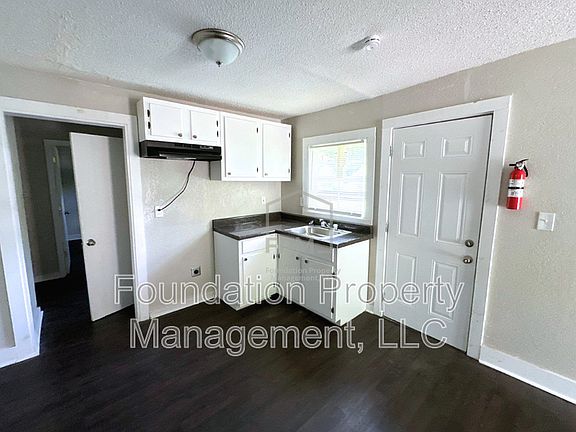 4th image of 1371 E Trigg Ave