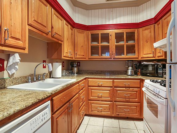 5th image of 3234-36 Vincennes Pl