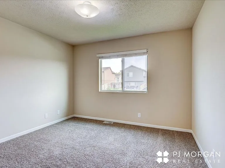 18726 Birchwood Ave — Photo 14