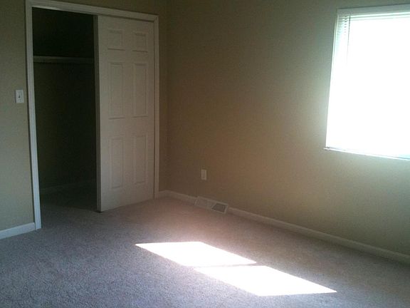 3rd image of 810 Clyde Ave