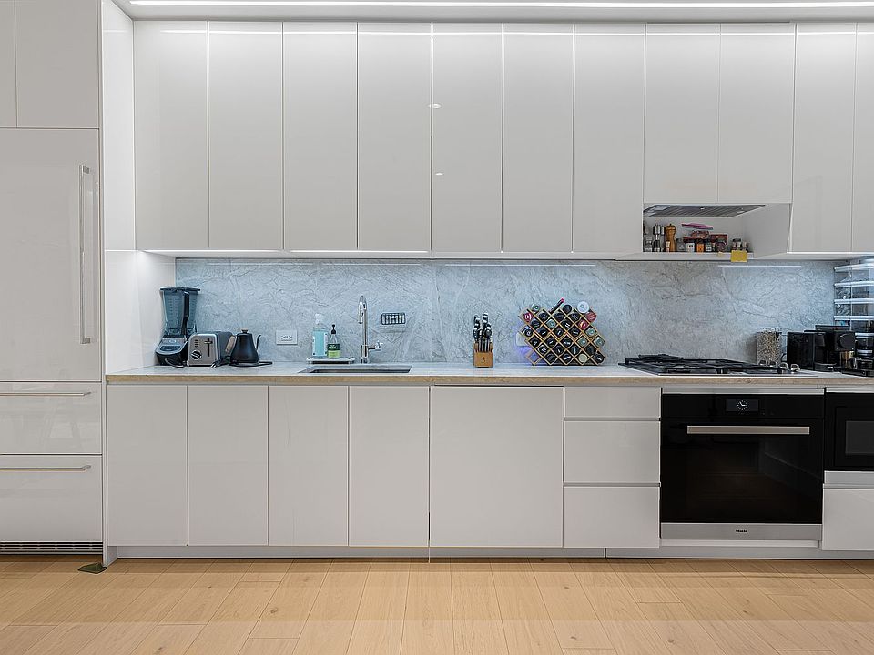 1st image of 15 W 61st St APT 5D