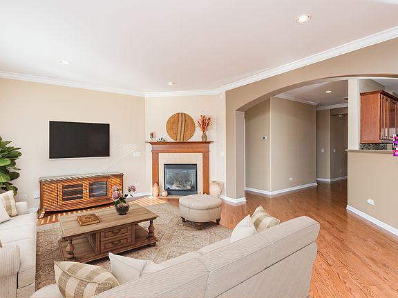 3rd image of 1520 Meadow View Ln