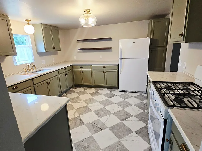 10 Hurford Ave — Photo 17