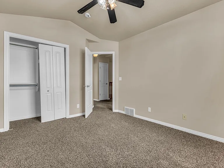 574 E 200 N — Photo 18