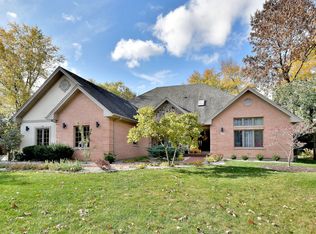 3 Walnut Dr, Hawthorn Woods, IL 60047