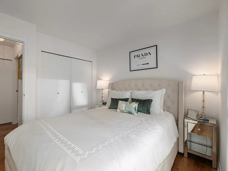 1077 Marinaside Cres #2201 — Photo 19