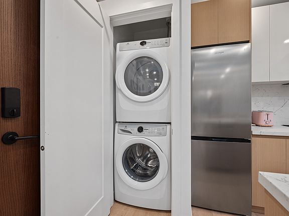 4th image of 957 Nicola St #203