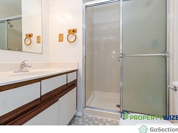 4th image of 747 Wilton Farm Dr #1