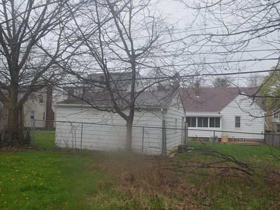 5th image of 1348 Villa Dr