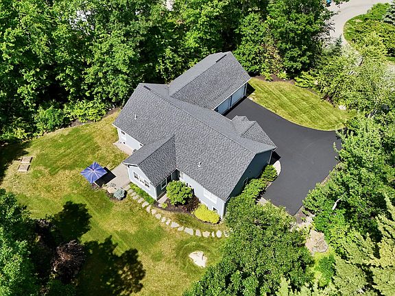 3rd image of 22 Squier Lane