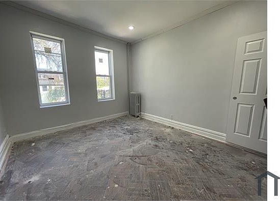 5th image of 961 E 223rd St APT 1