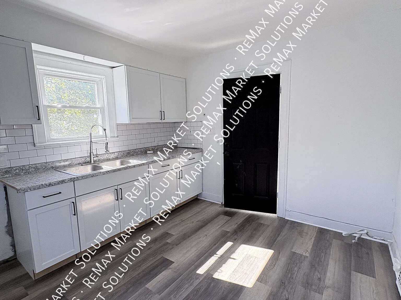 Updated 2-Bedroom Upper Unit! — Photo 2