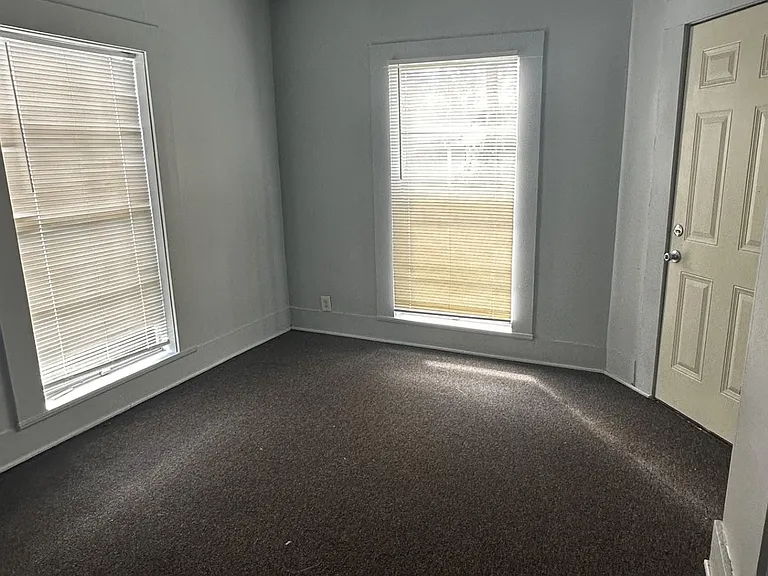 914 W Curtis Ave — Photo 8