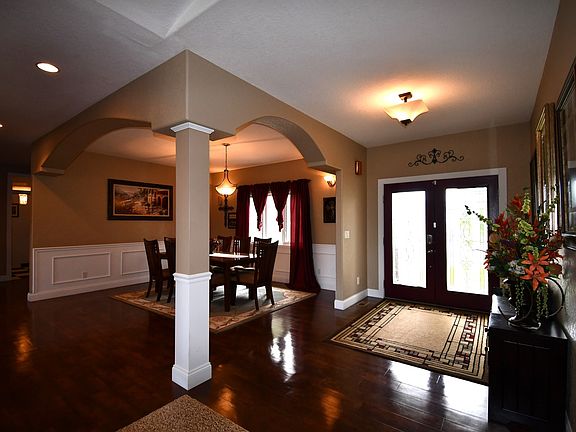 4th image of 406 Country Club Rd