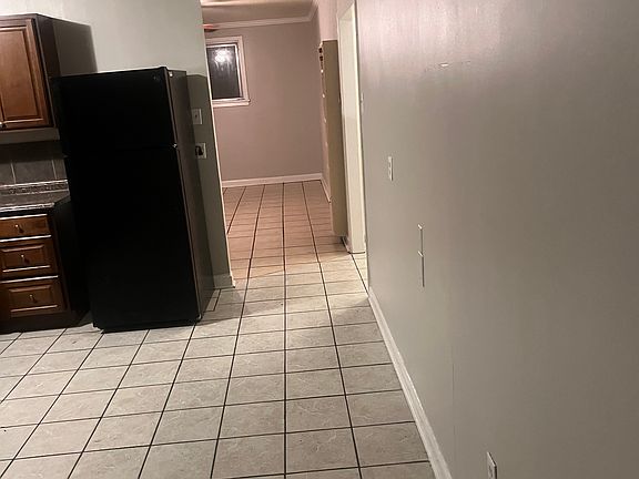 4th image of 304 Mill St