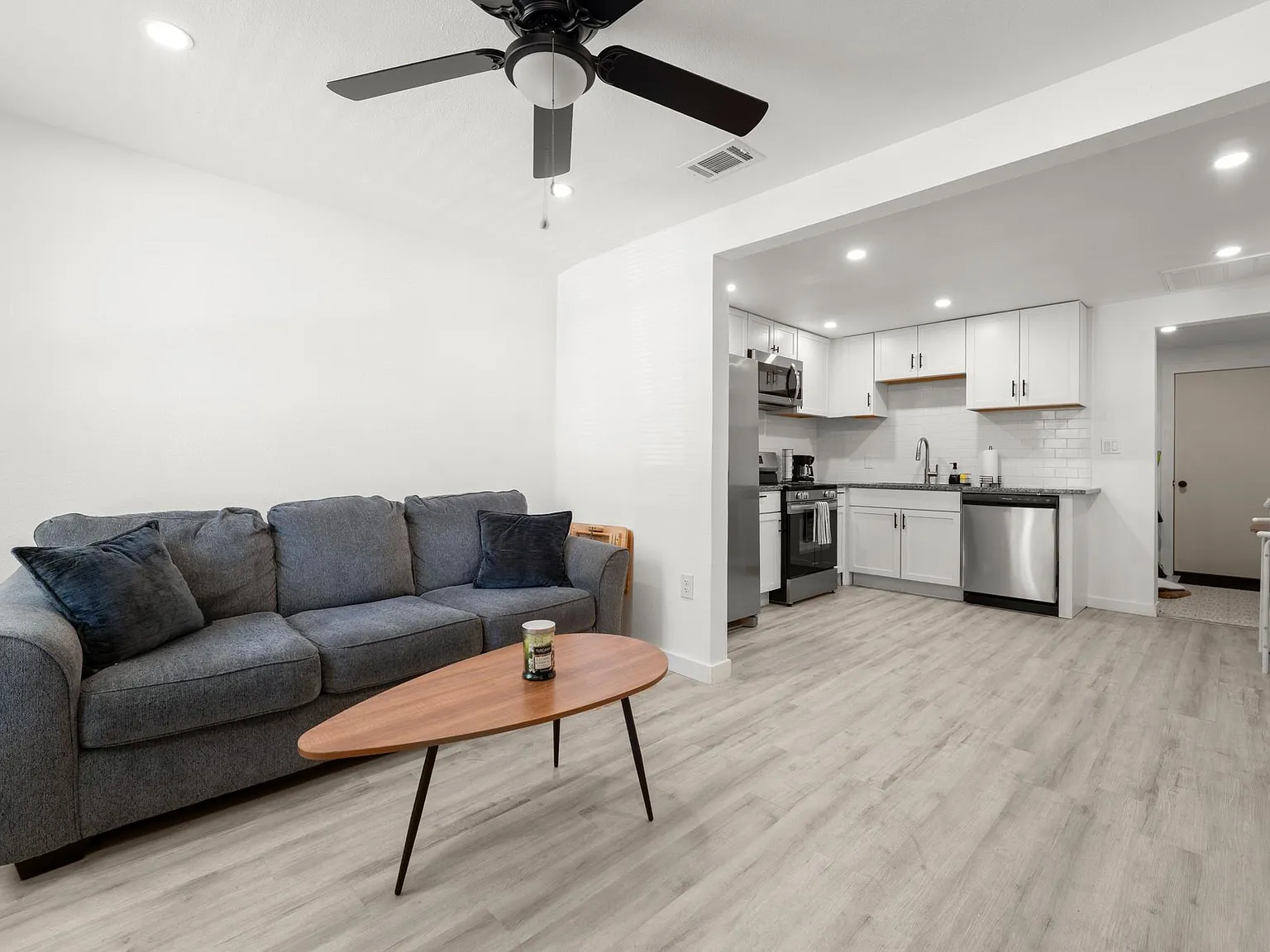 2 bed, 1.0 bath, 900 sqft, $2,400 — Photo 1