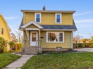 2053 S 88th St, West Allis, WI 53227