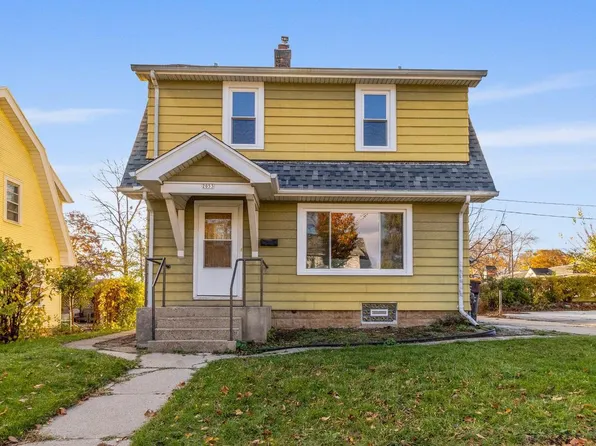 2053 South 88th STREET, West Allis, WI 53227