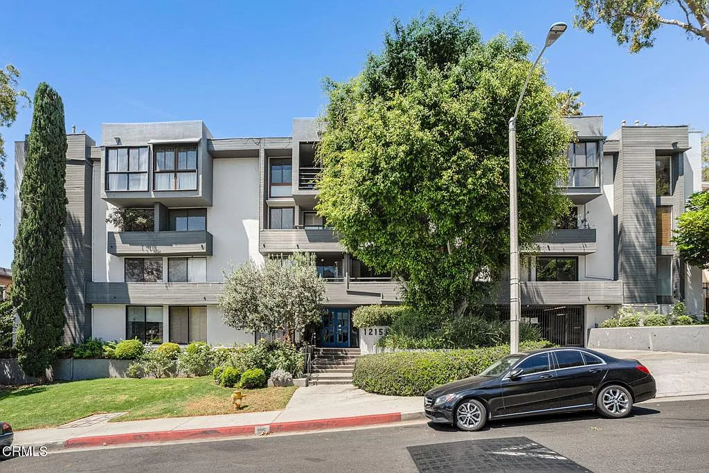2 bed, 2.0 bath, 1122 sqft, $4,600 — Photo 3