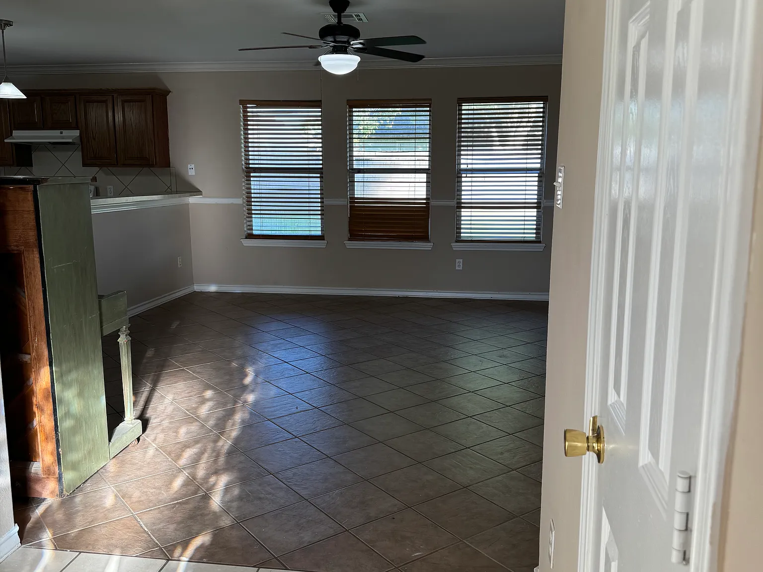 3 bed, 2.5 bath, 1621 sqft, $2,000 — Photo 4