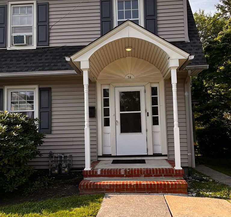 74 E Prospect St #2
Private entrance
Walking distance to town and park