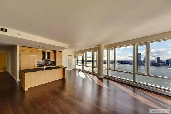 Rented by Bouklis Group | media 13