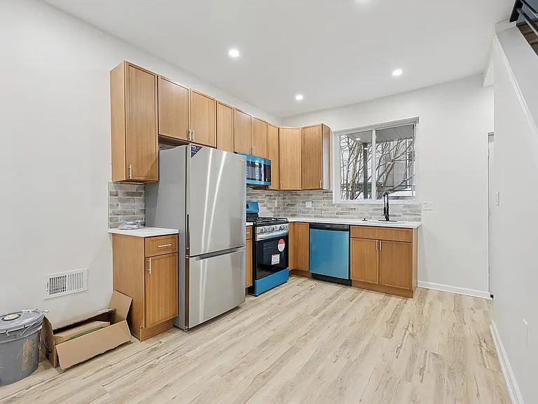 2615 Earp St — Photo 7