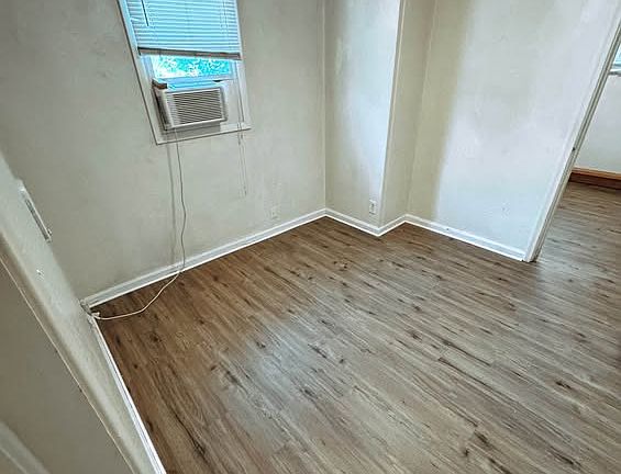 3rd image of 225 E Kensington Ave APT 1