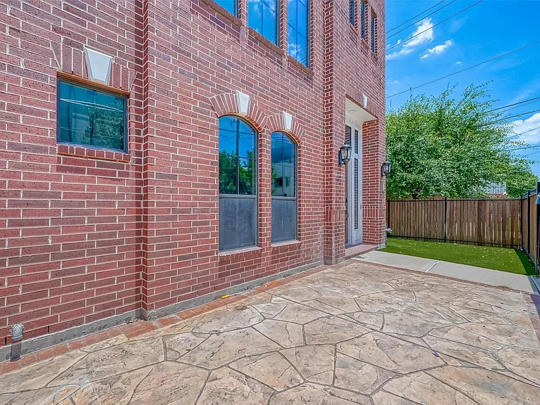 1739 Oakdale St — Photo 45
