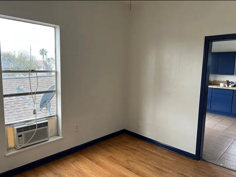 5006 Avenue M — Photo 6