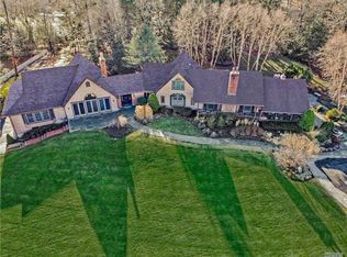 22 Crane Neck Rd, Setauket, NY 11733