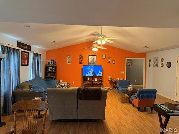3rd image of 807 Cotton Ridge Dr