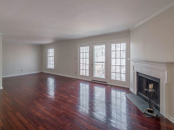 2nd image of 1515 E Franklin St APT 17