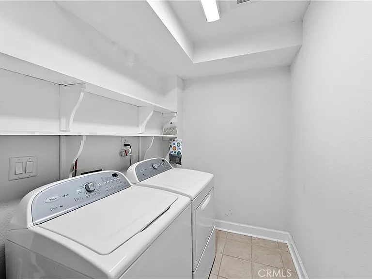 882 Acapulco St — Photo 32
