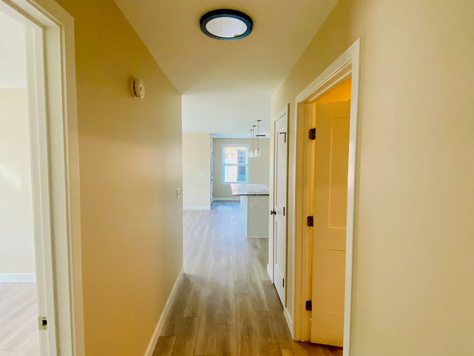 2 bed, 1.5 bath, 1004 sqft, $2,750 — Photo 4