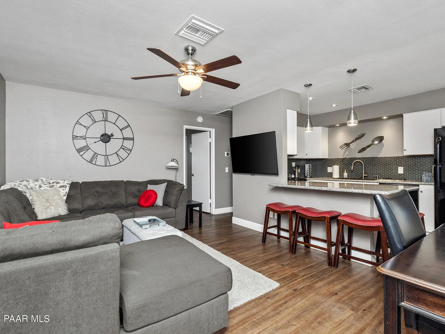 1 bed, 1.0 bath, 700 sqft, $1,595 — Photo 3
