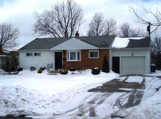 19 Majestic Cir, Amherst, NY 14226