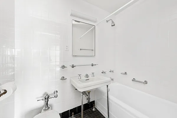 Sold by Avalon Partners NY | media 16