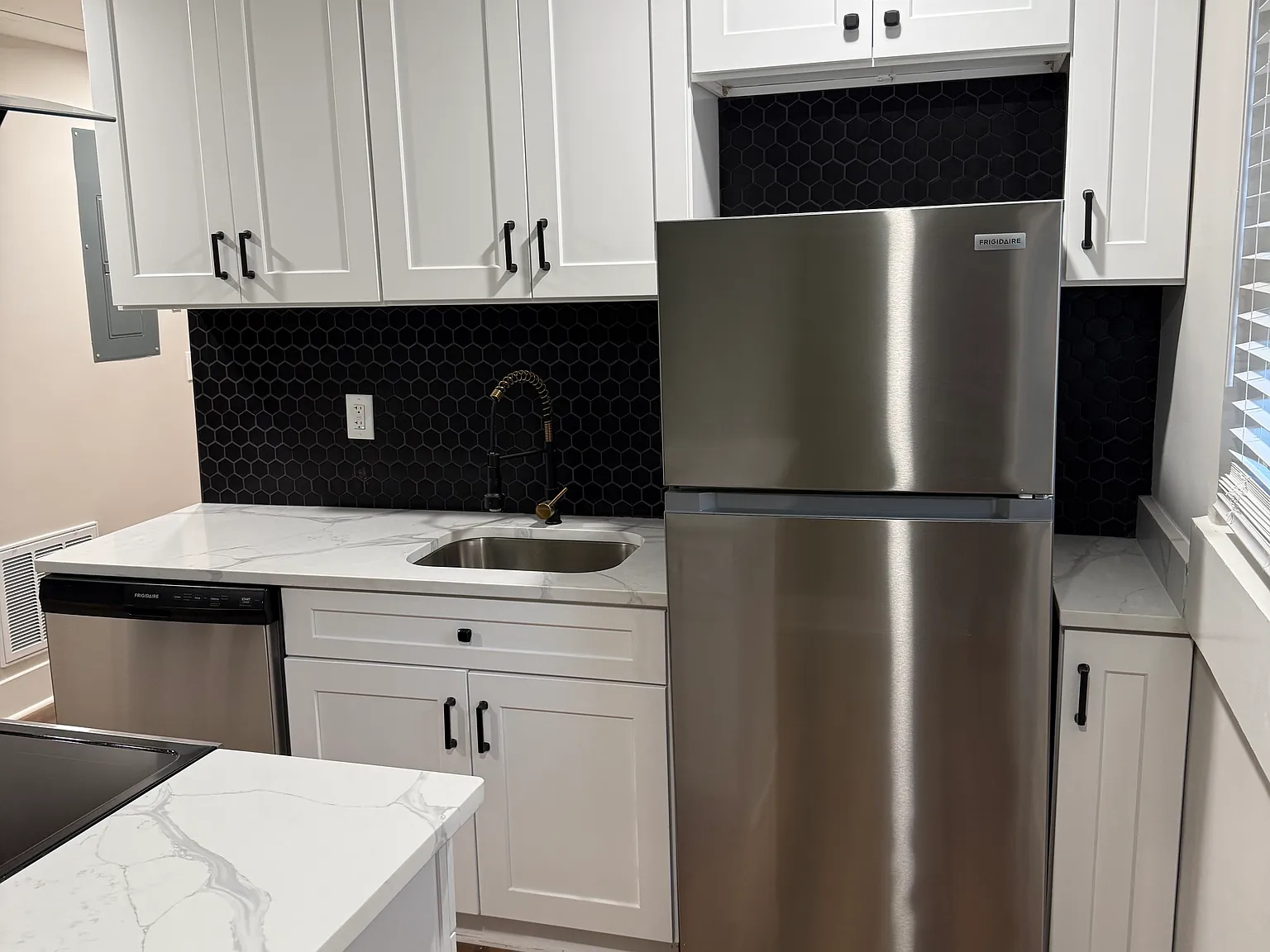 2 bed, 1000 sqft, $2,500 — Photo 4