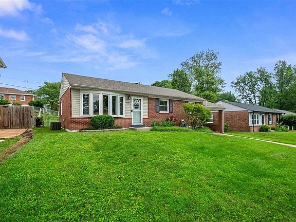 3rd image of 10707 Larkspur Dr