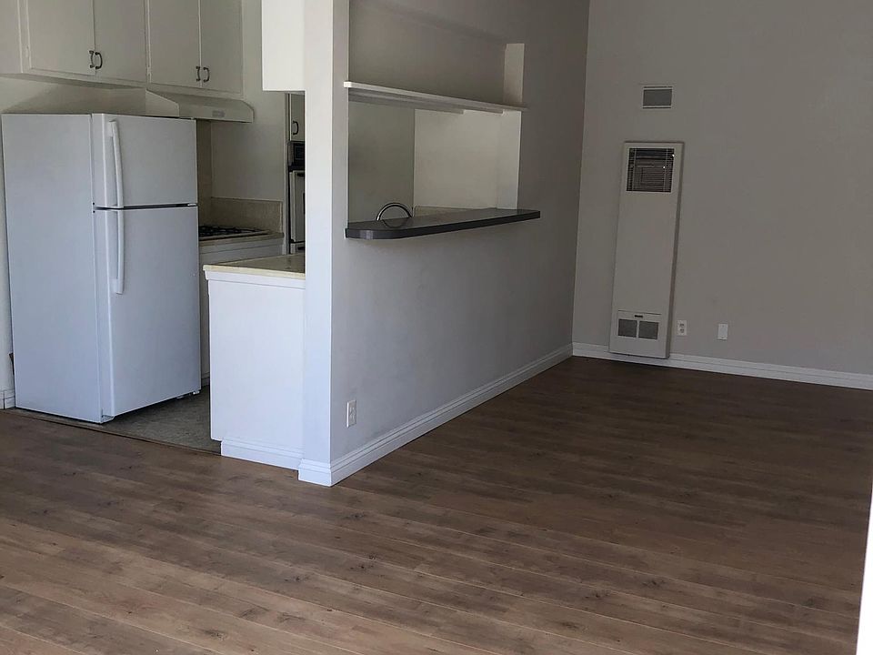 1st image of 11815 Goshen Ave #9
