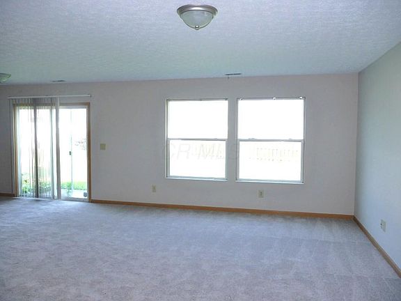 3rd image of 4693 Heatherton Dr