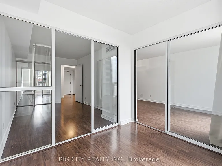 92 King St E #803 — Photo 11