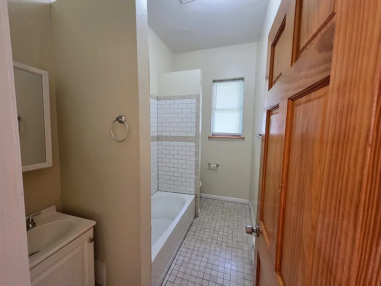 1323 W Butler St #1 — Photo 18