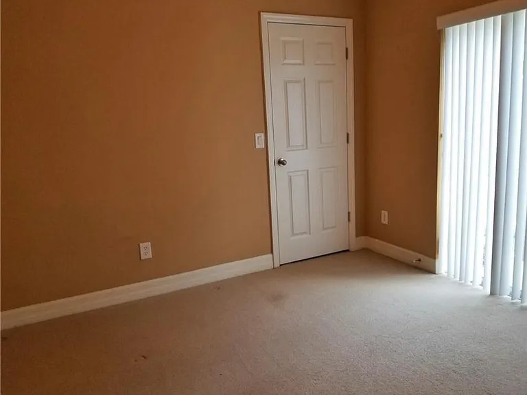 2401 S Shine Ave — Photo 9