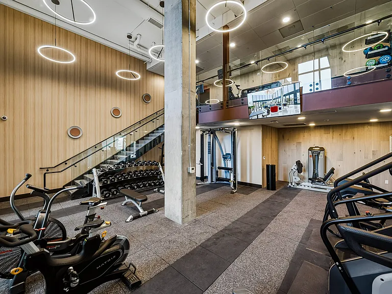 Monroe — Photo 22